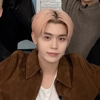 Recent activity shot of Kim Taerae (ZEROBASEONE)