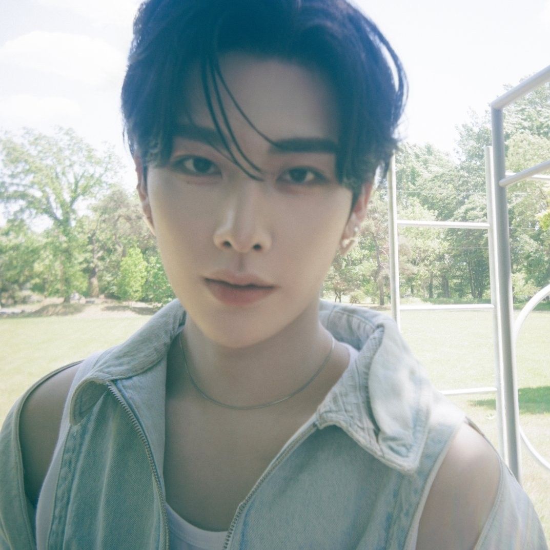 A moment captured by Ricky (ZEROBASEONE)'s fan