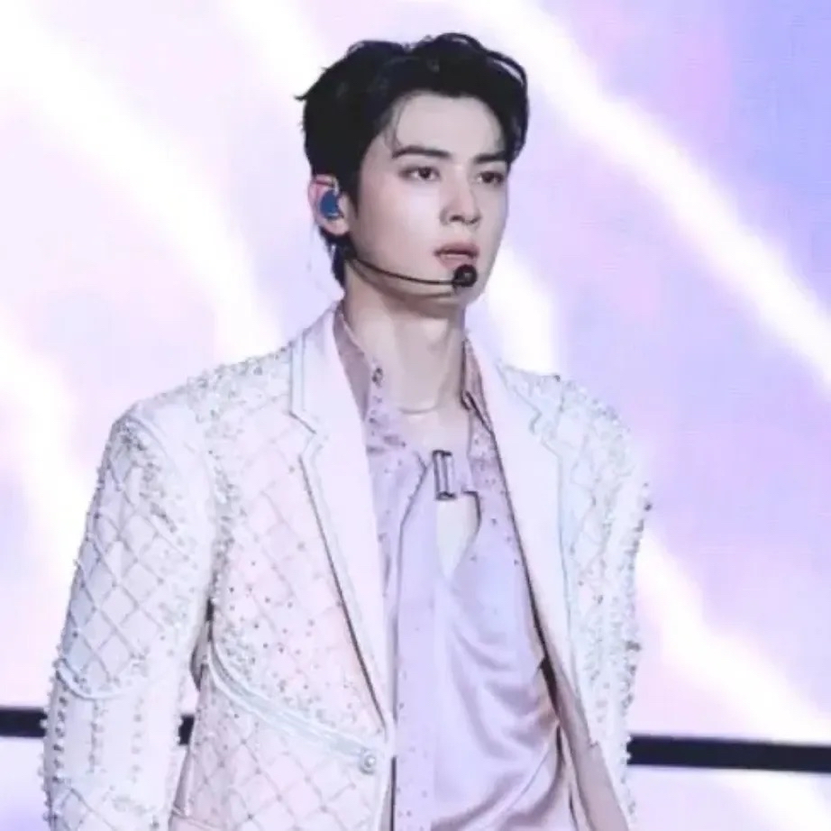 Latest photo of Eunwoo (ASTRO)