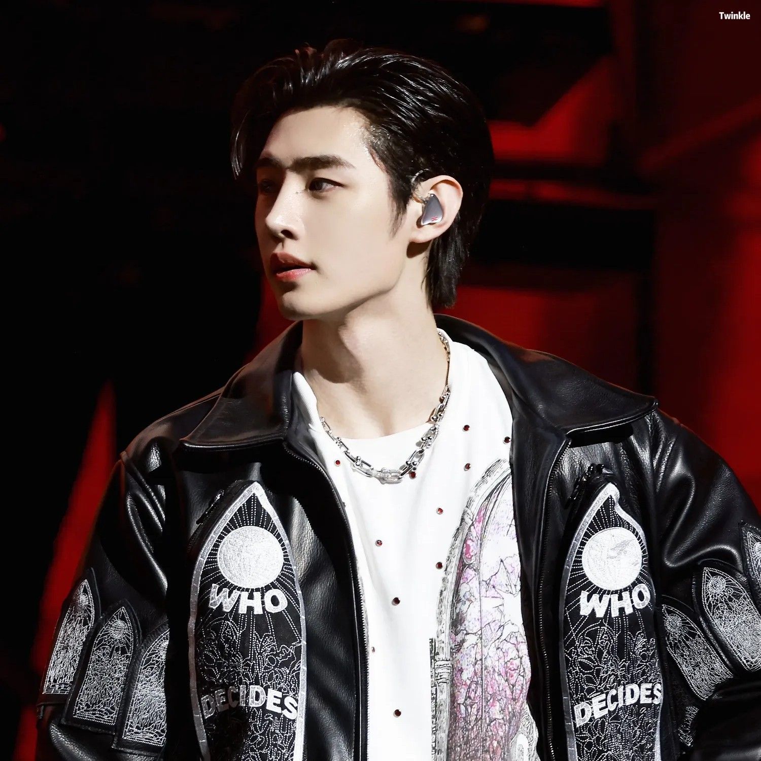 Foto aktivitas terbaru Sunghoon (ENHYPEN)