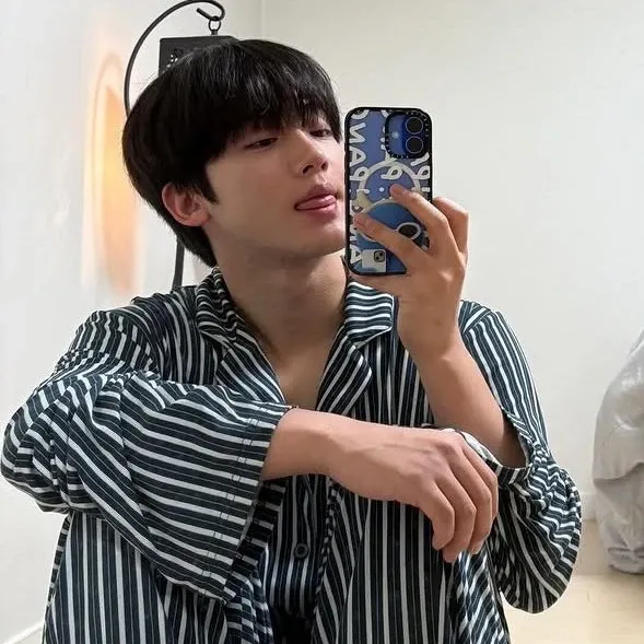 Latest photo of Kim Yohan (WEi)