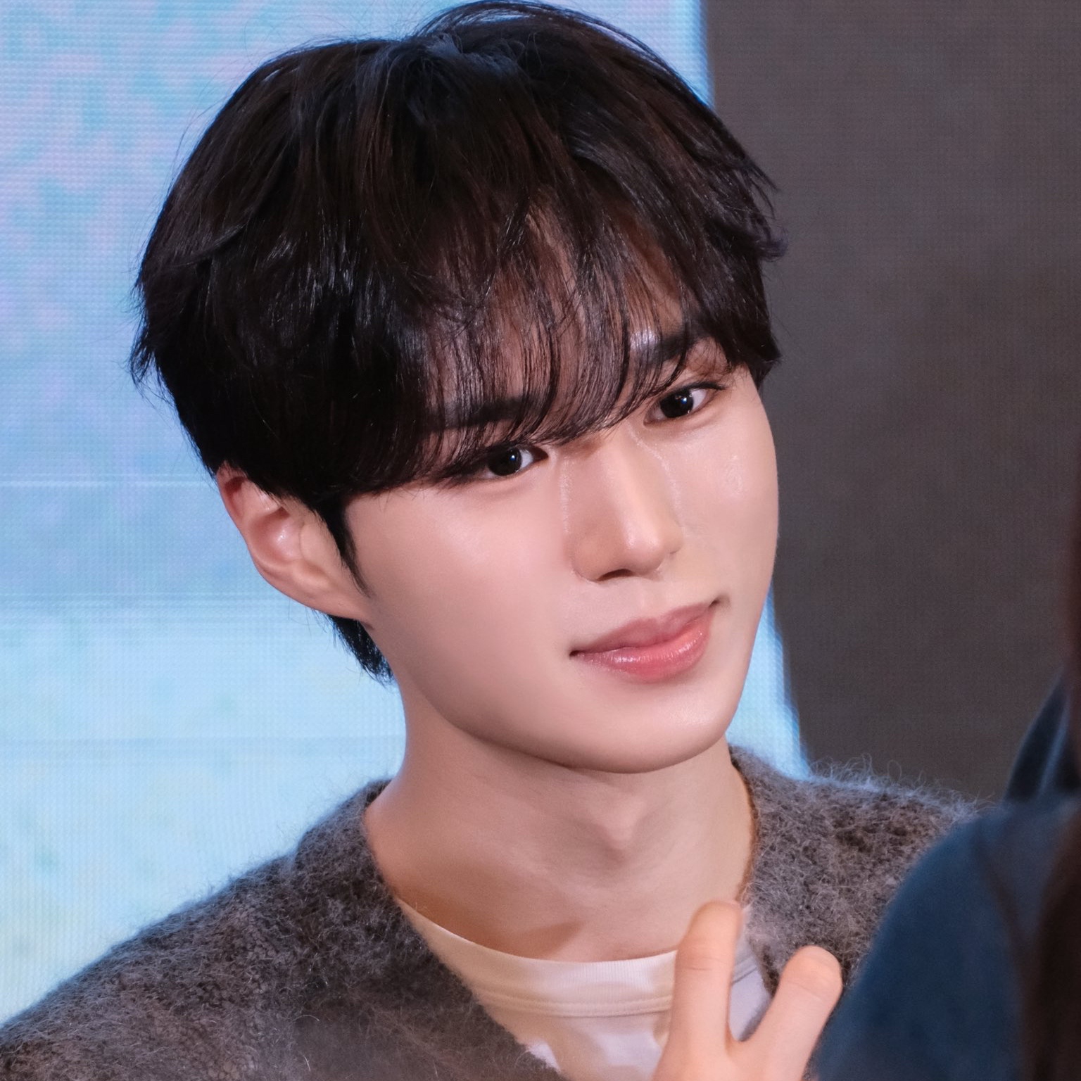 Behind-the-scenes cut of Kim Junseo (ALPHA DRIVE ONE)