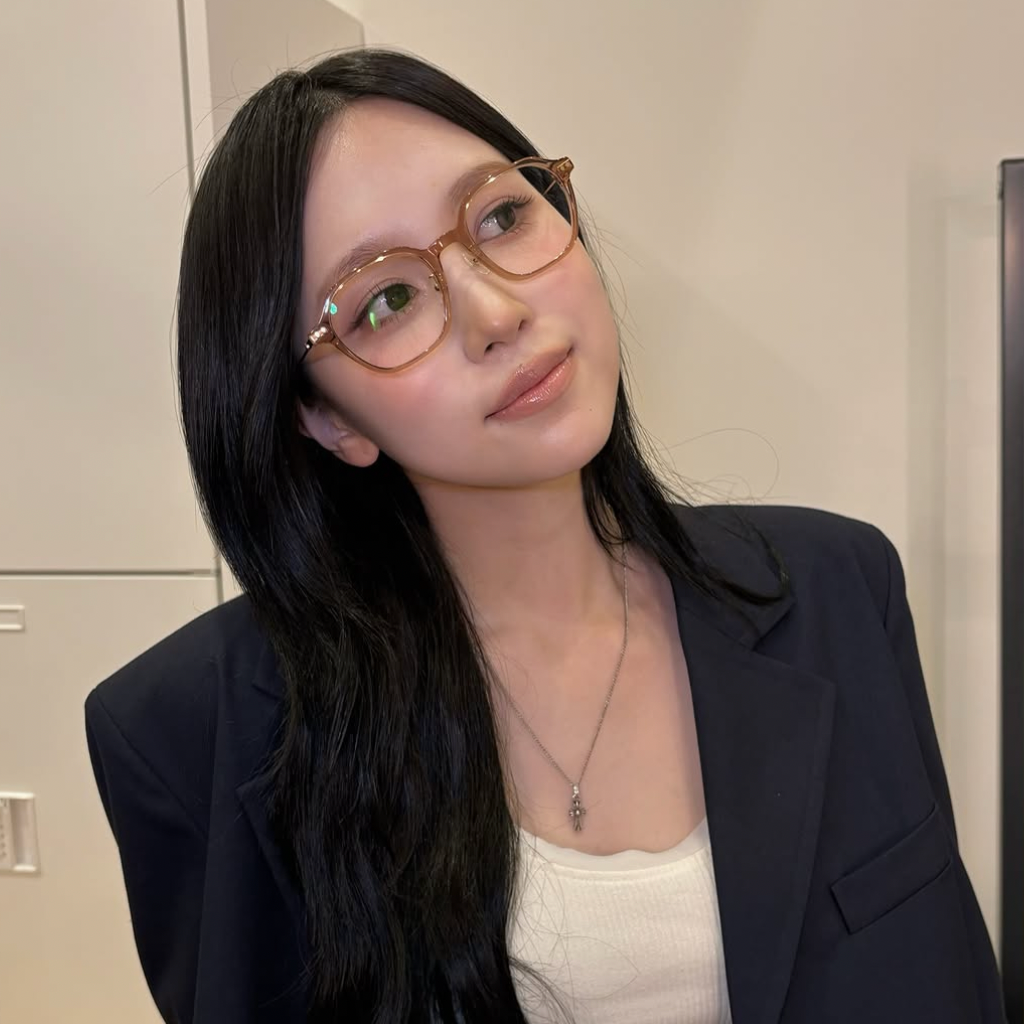 Foto aktivitas terbaru Mina (TWICE)