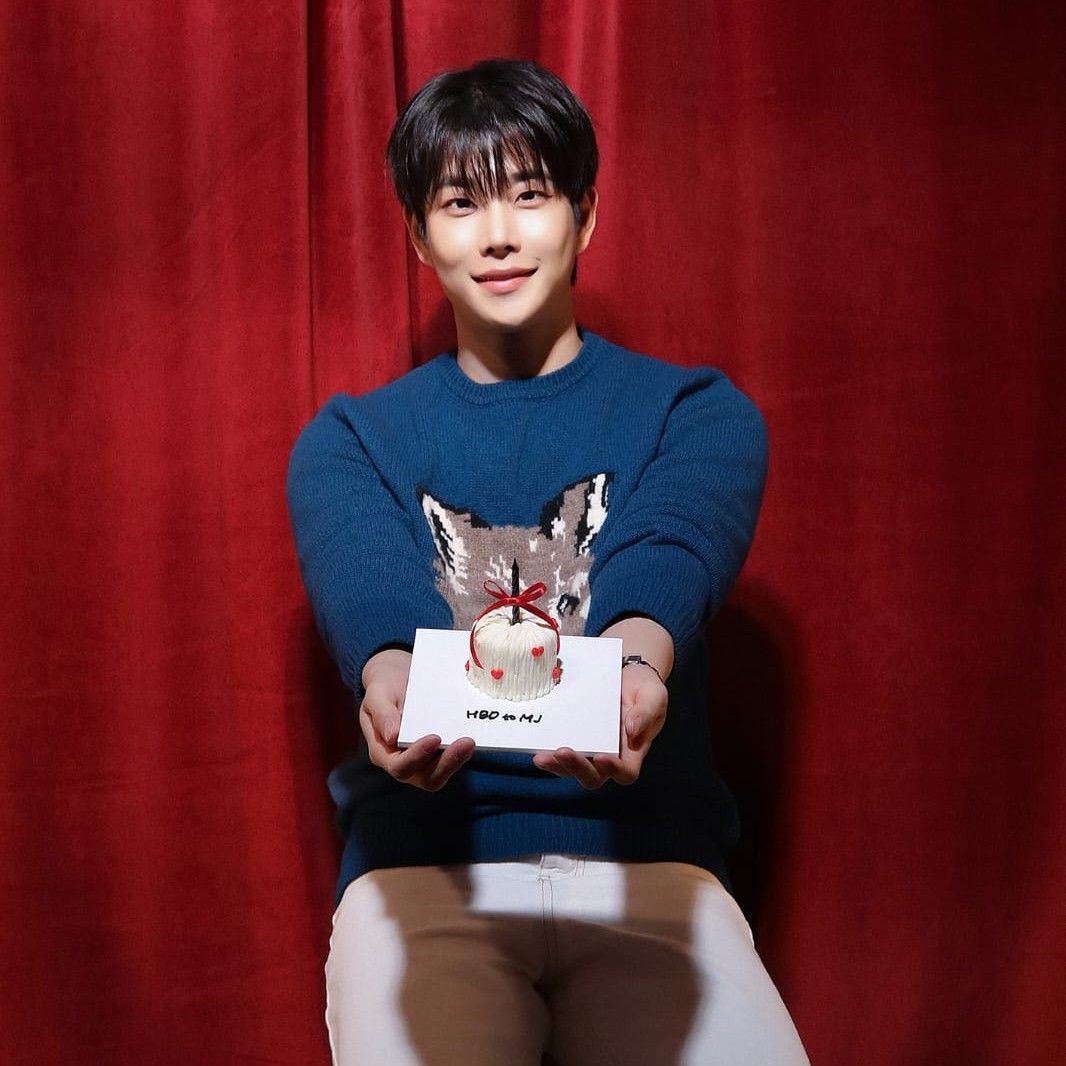 아스트로의 최신 사진