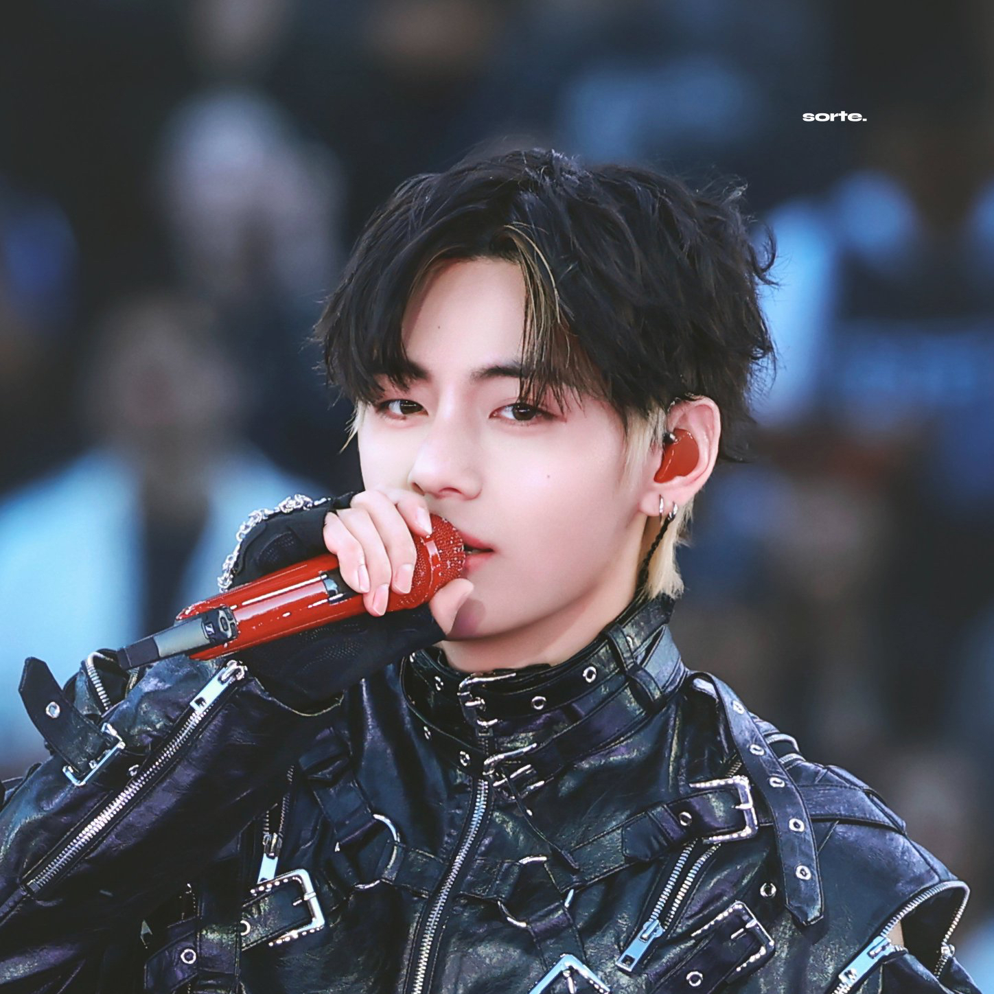 Behind-the-scenes cut of V (BTS)