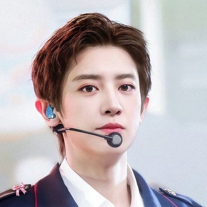 燦烈 (EXO)的最新照片