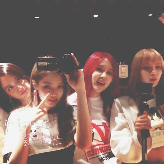 BLACKPINK의 비하인드 컷