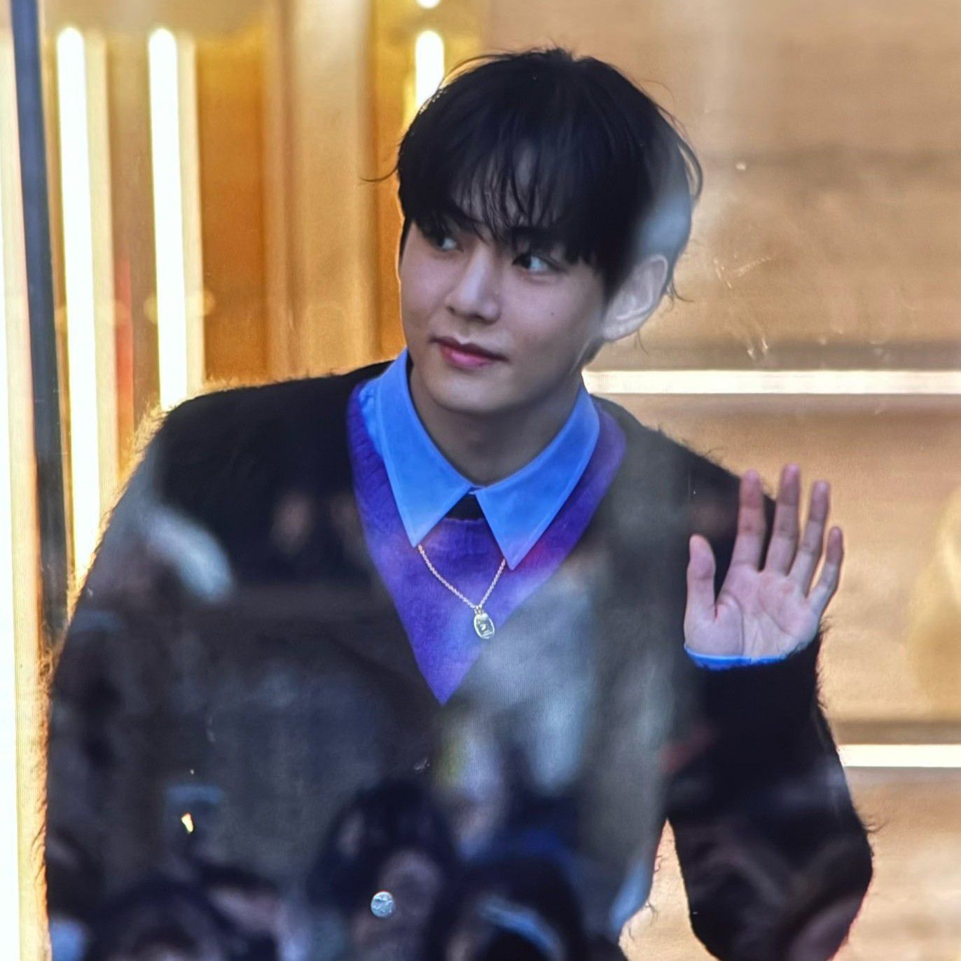 Behind-the-scenes cut of V (BTS)