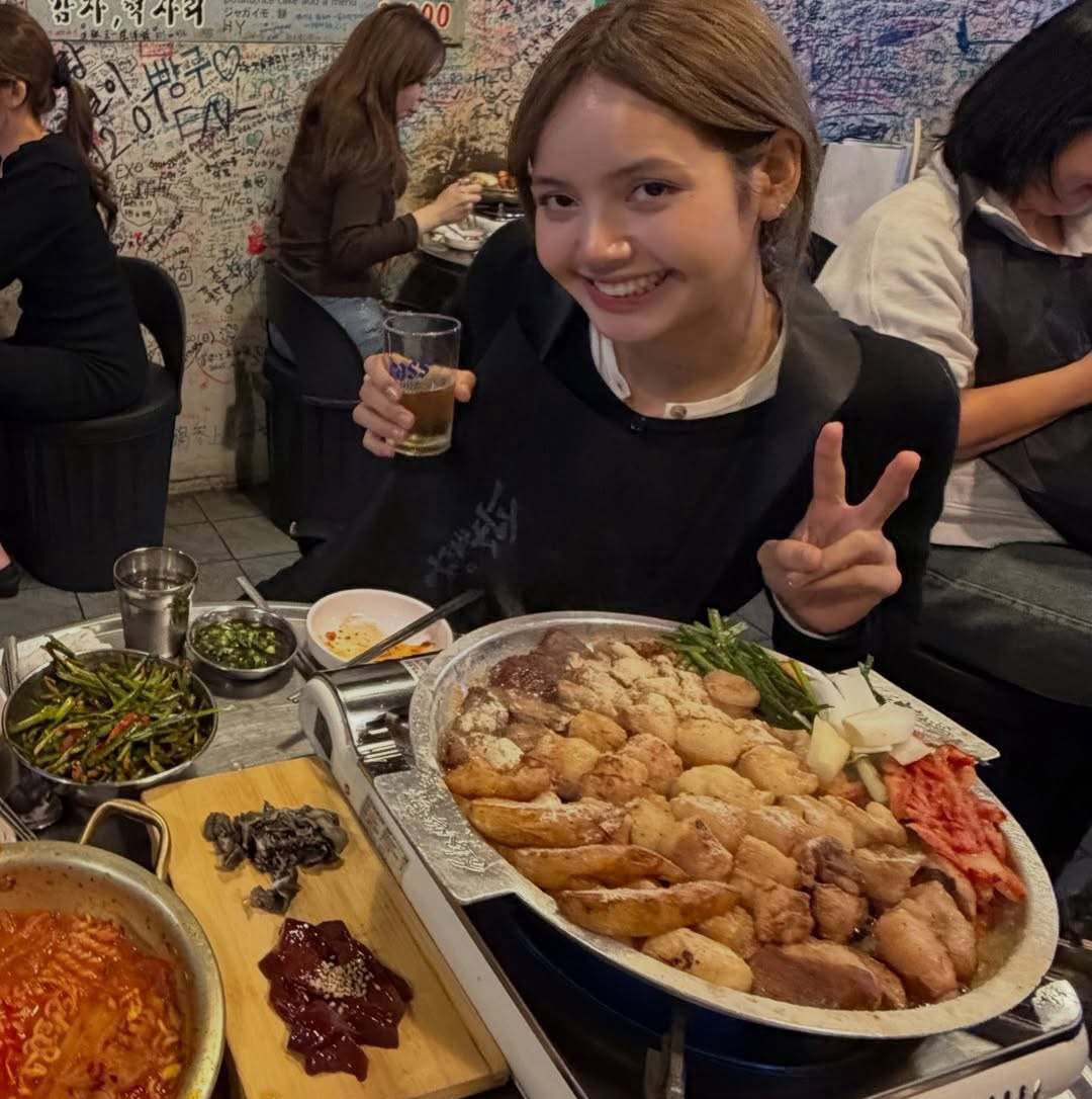 Foto aktivitas terbaru Lisa (BLACKPINK)