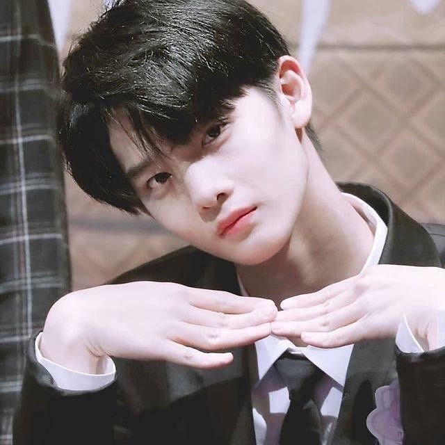 Behind-the-scenes cut of Bae Jinyoung