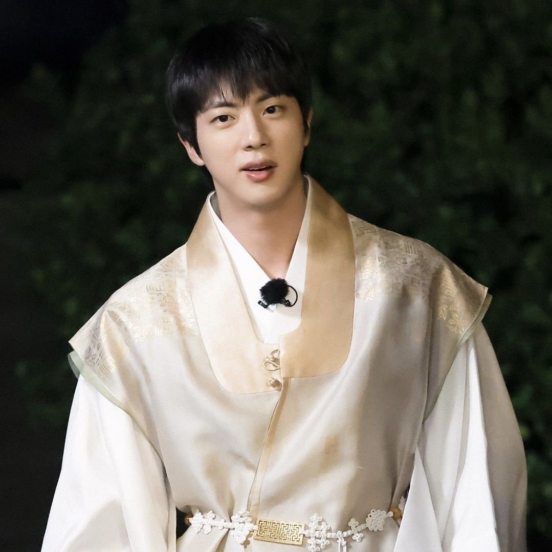 Foto aktivitas terbaru Jin (BTS)