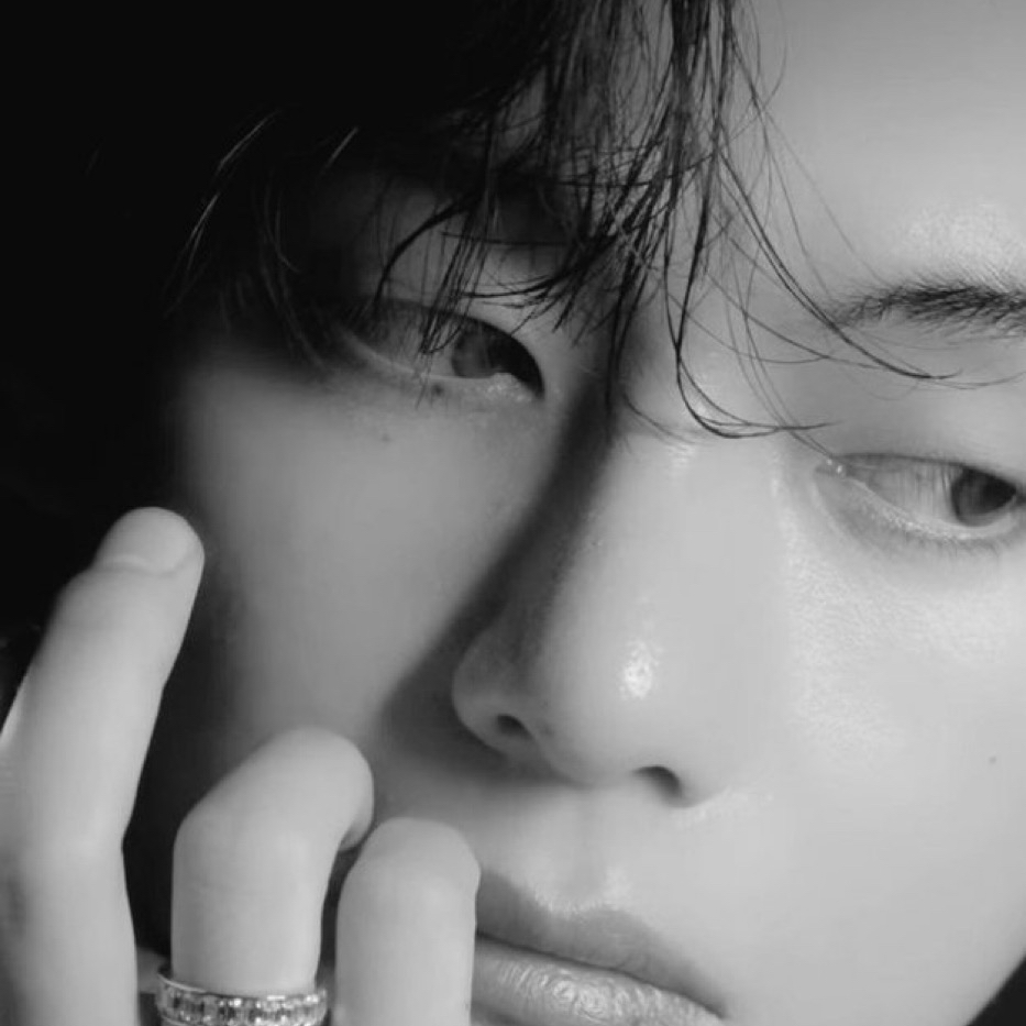 V (防弹少年团)的最新活动照片