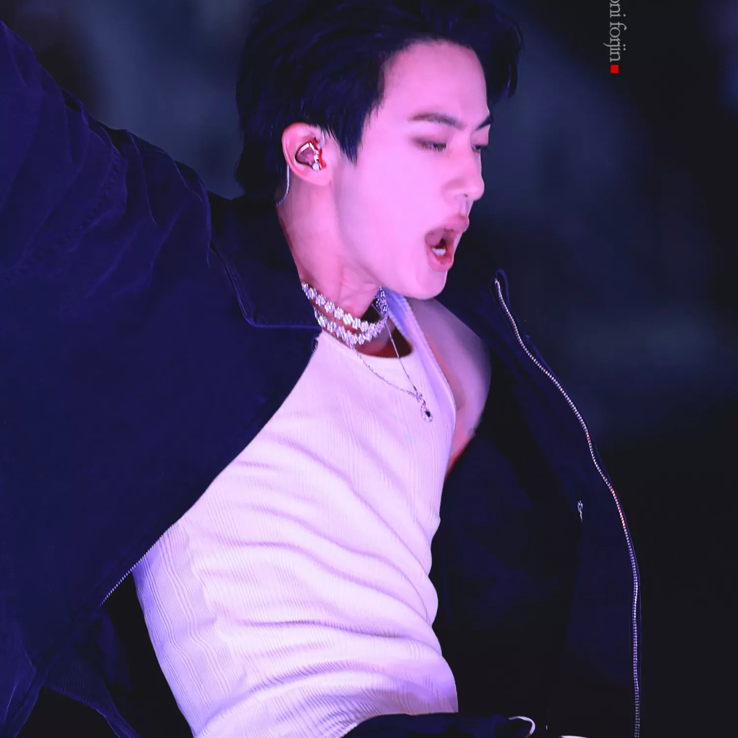 Momen yang diabadikan oleh penggemar Jin (BTS)
