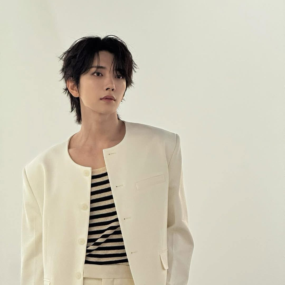 Latest photo of Joshua (SEVENTEEN)