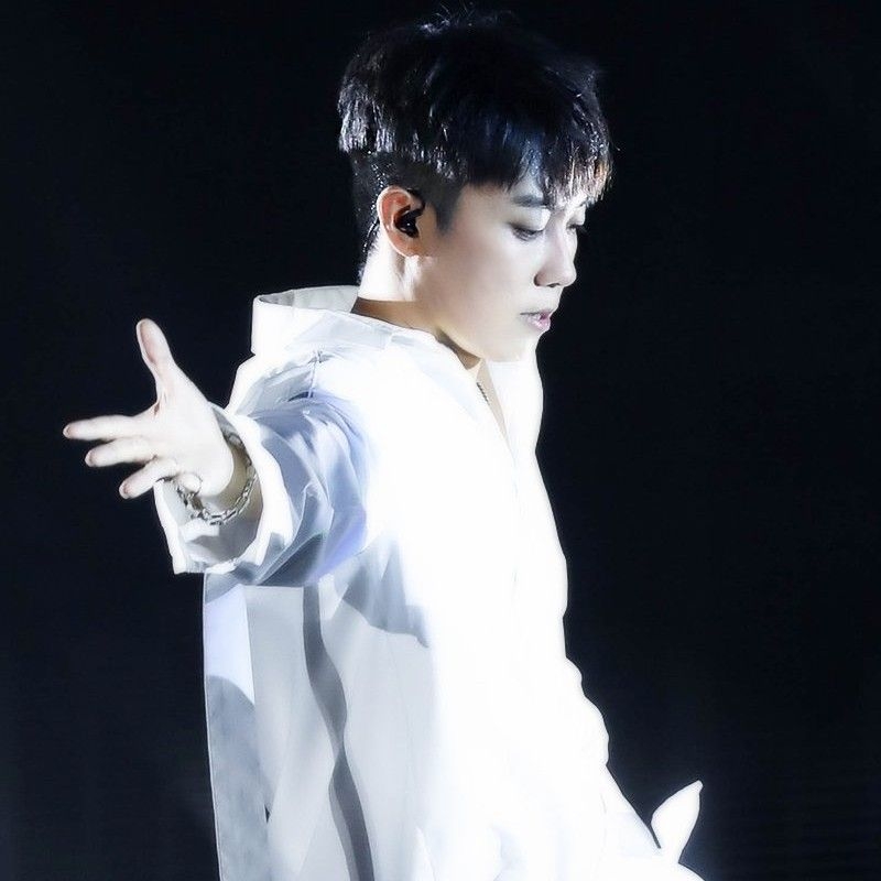 Recent activity shot of Eun Jiwon (SECHSKIES)