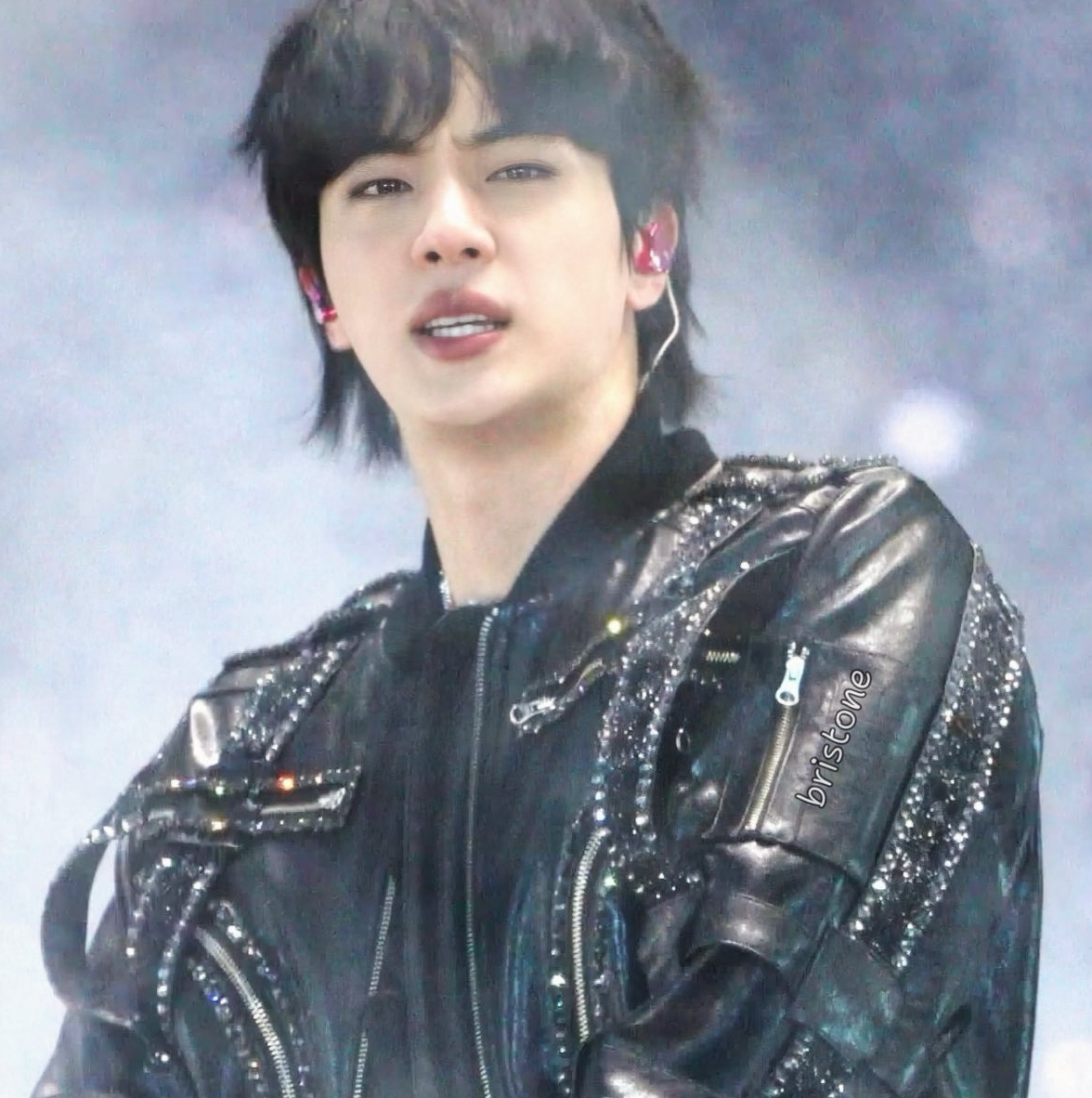 Foto aktivitas terbaru Jin (BTS)