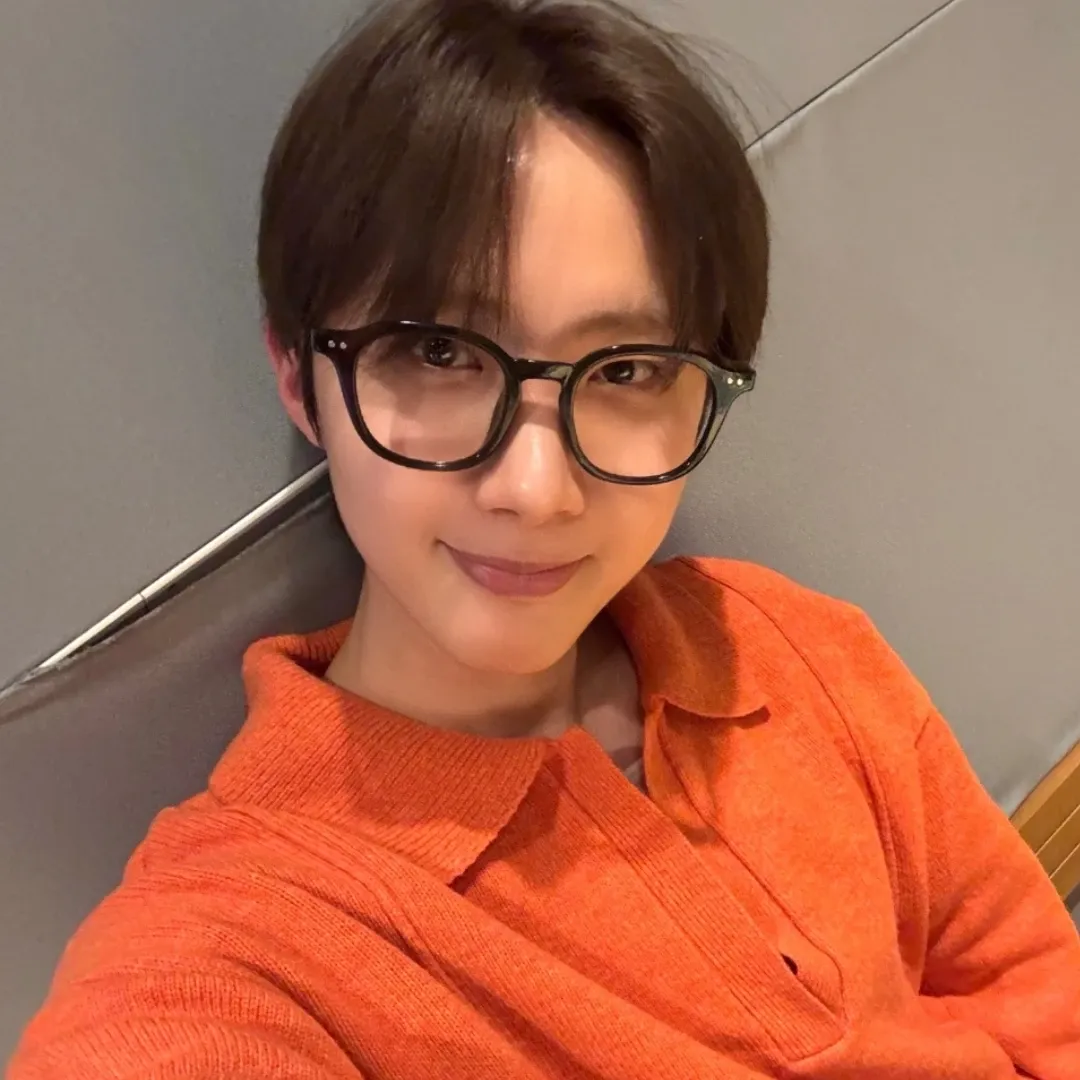 Recent activity shot of Hui (PENTAGON)