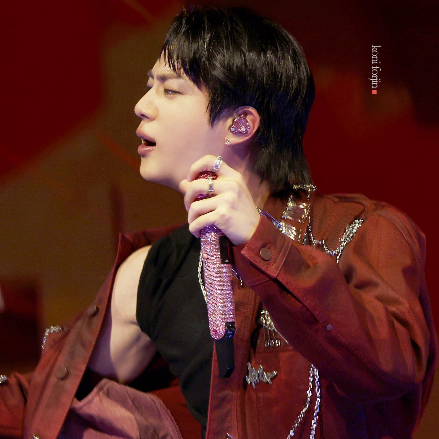 Foto aktivitas terbaru Jin (BTS)