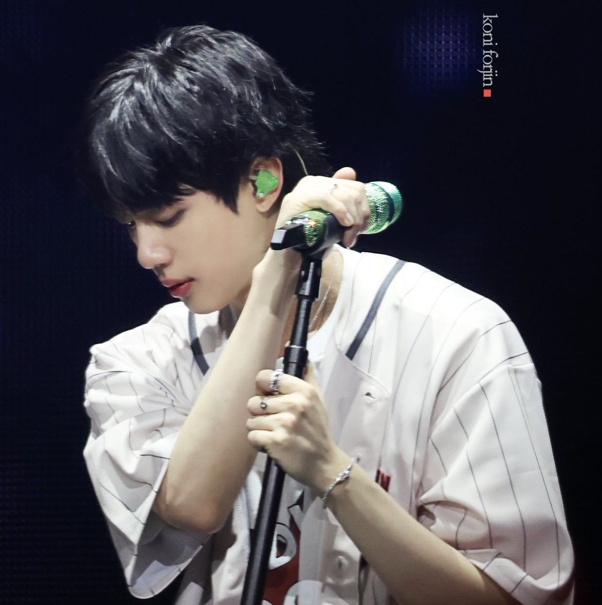 진 (방탄소년단)의 최신 사진