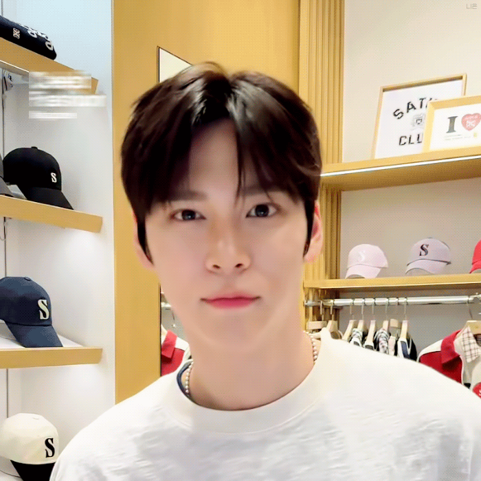 Recent activity shot of Eunseok (RIIZE)