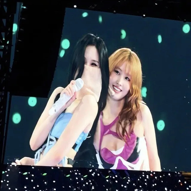 Momo (TWICE)的最新照片