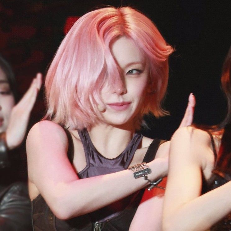 Recent activity shot of Yeji (ITZY)