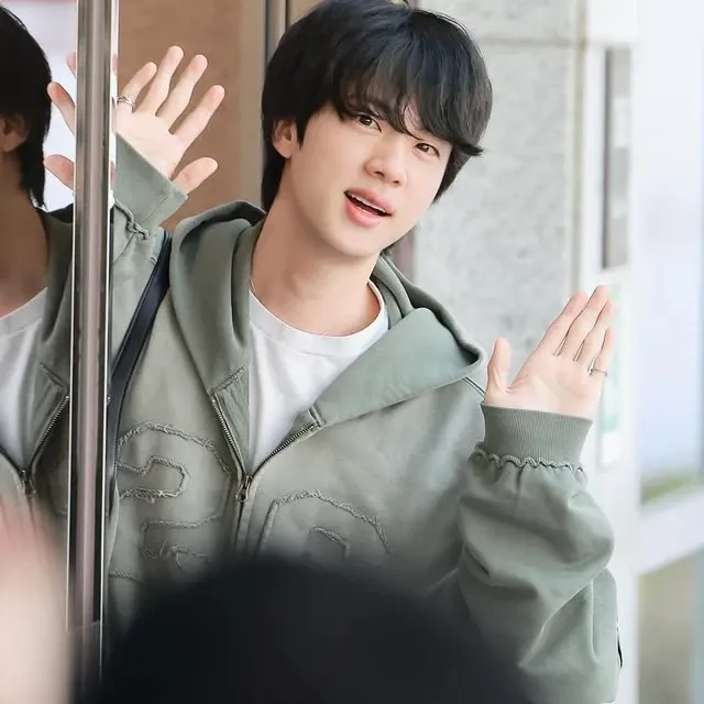 A moment captured by Jin (BTS)'s fan