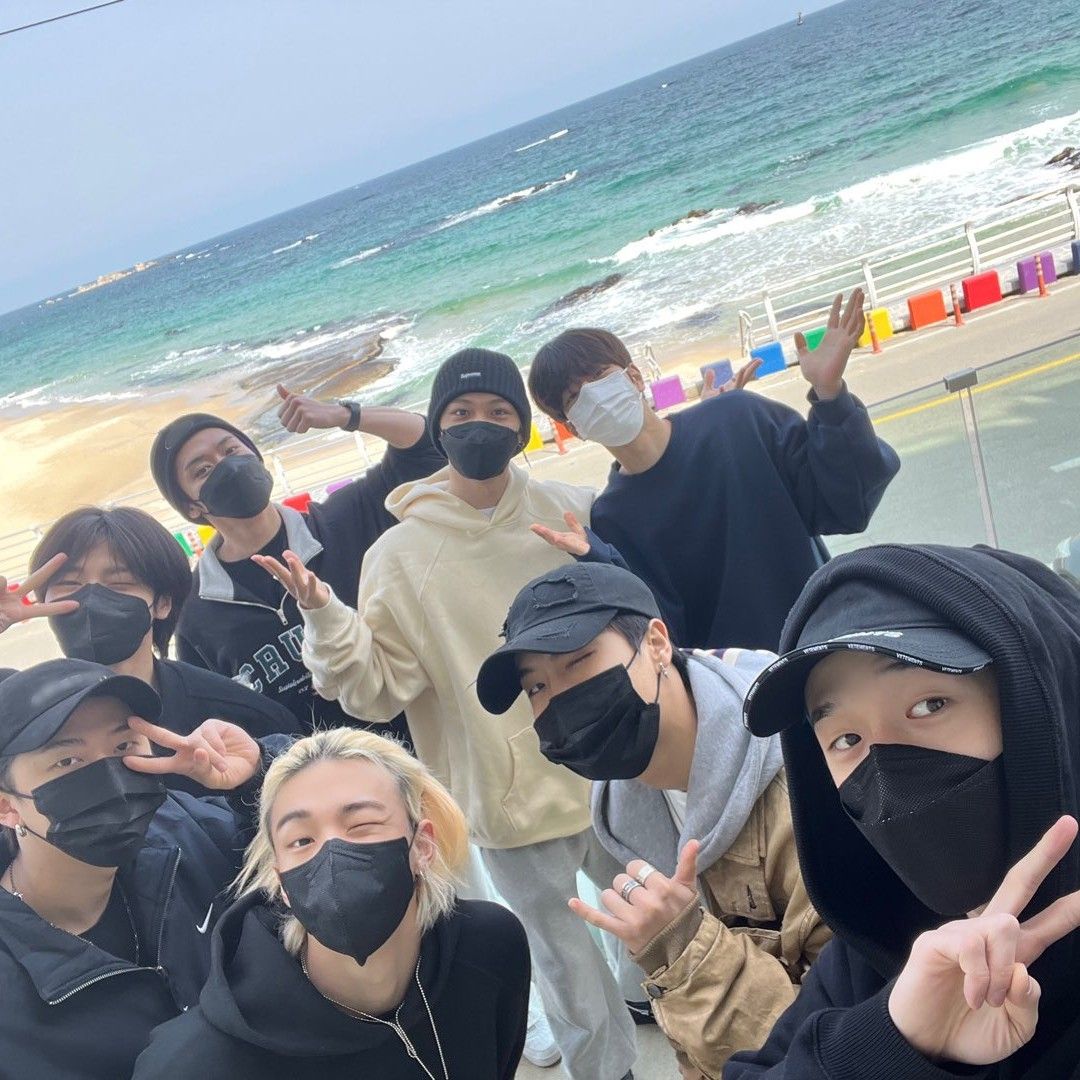 Behind-the-scenes cut of Stray Kids