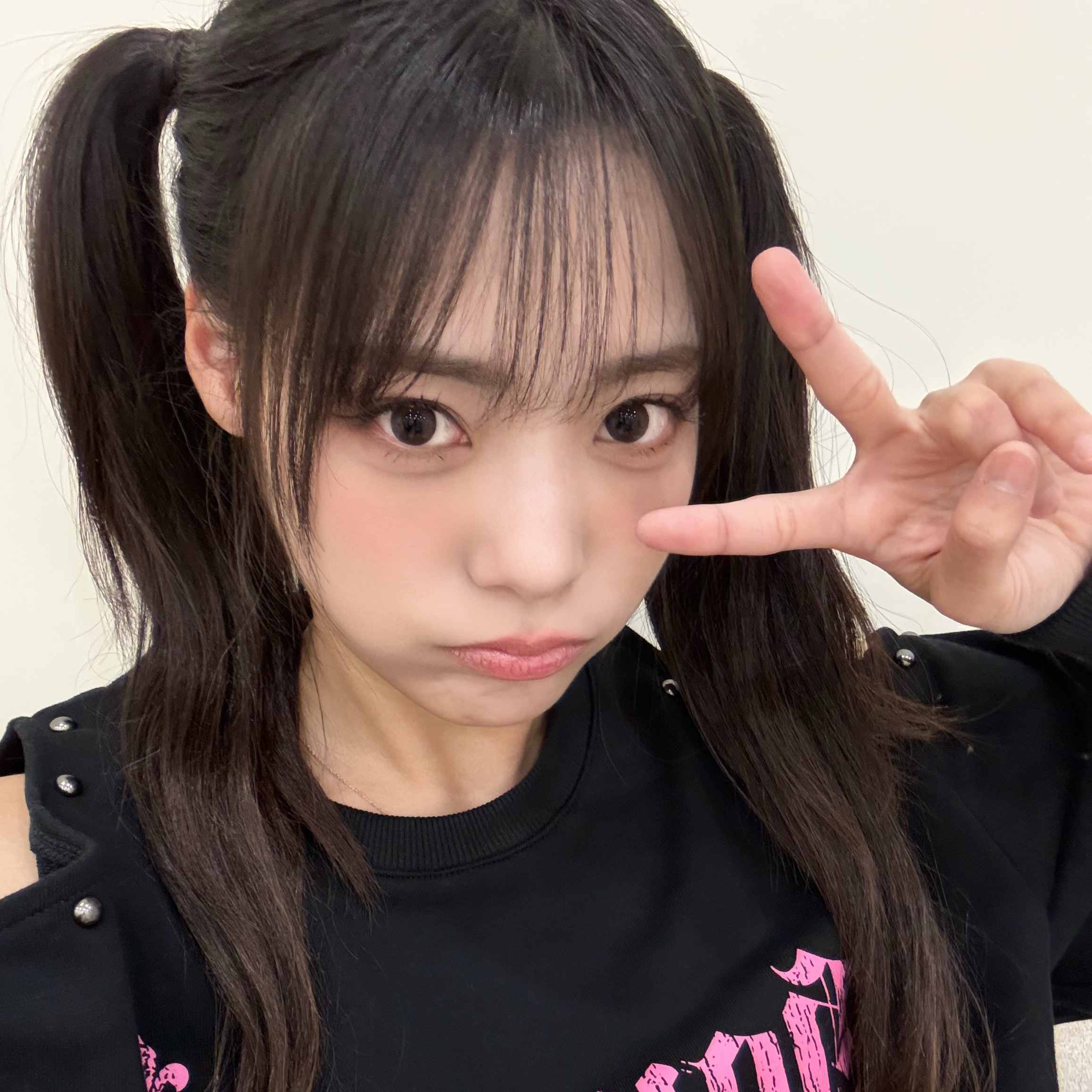 Recent activity shot of Siyeon (QWER)
