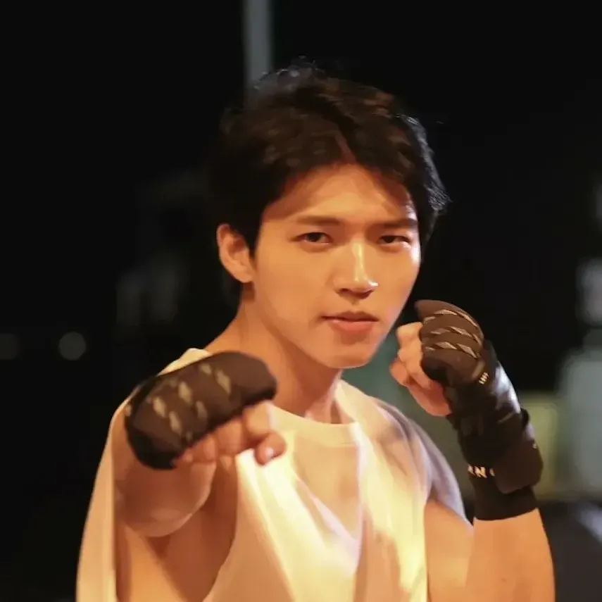 Behind-the-scenes cut of Woohyun (INFINITE)