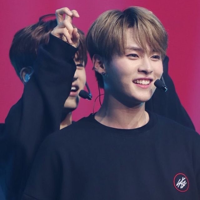 Lee Know (Stray Kids)的幕后花絮