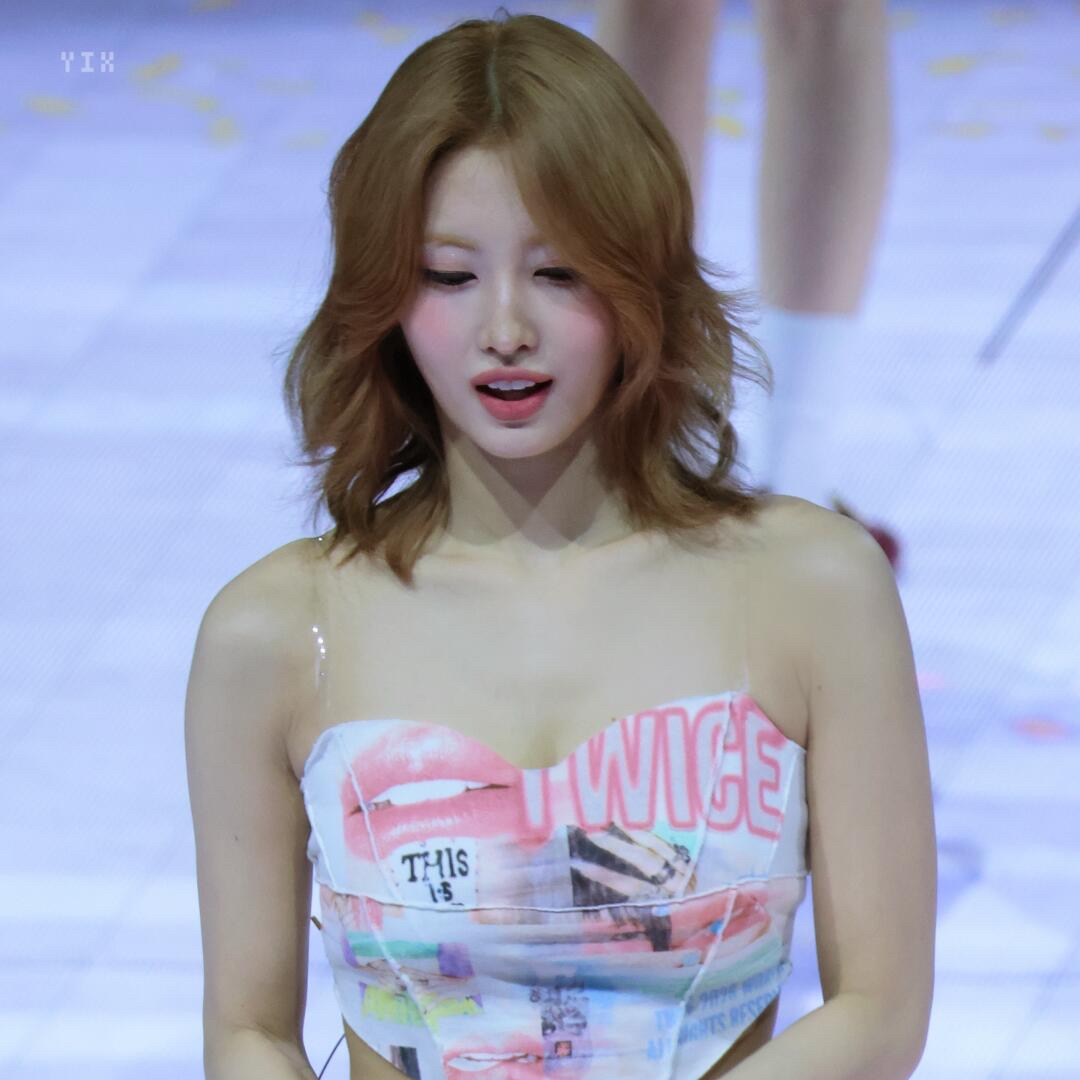 모모 (TWICE)의 비하인드 컷