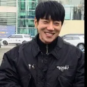 ファン・チヨルの最近の活動写真