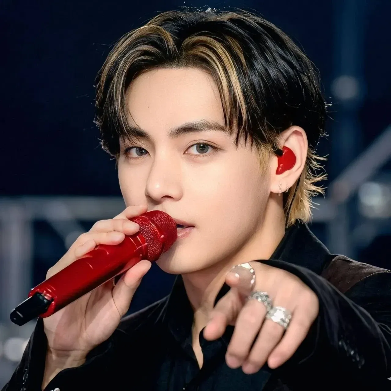 Foto aktivitas terbaru V (BTS)