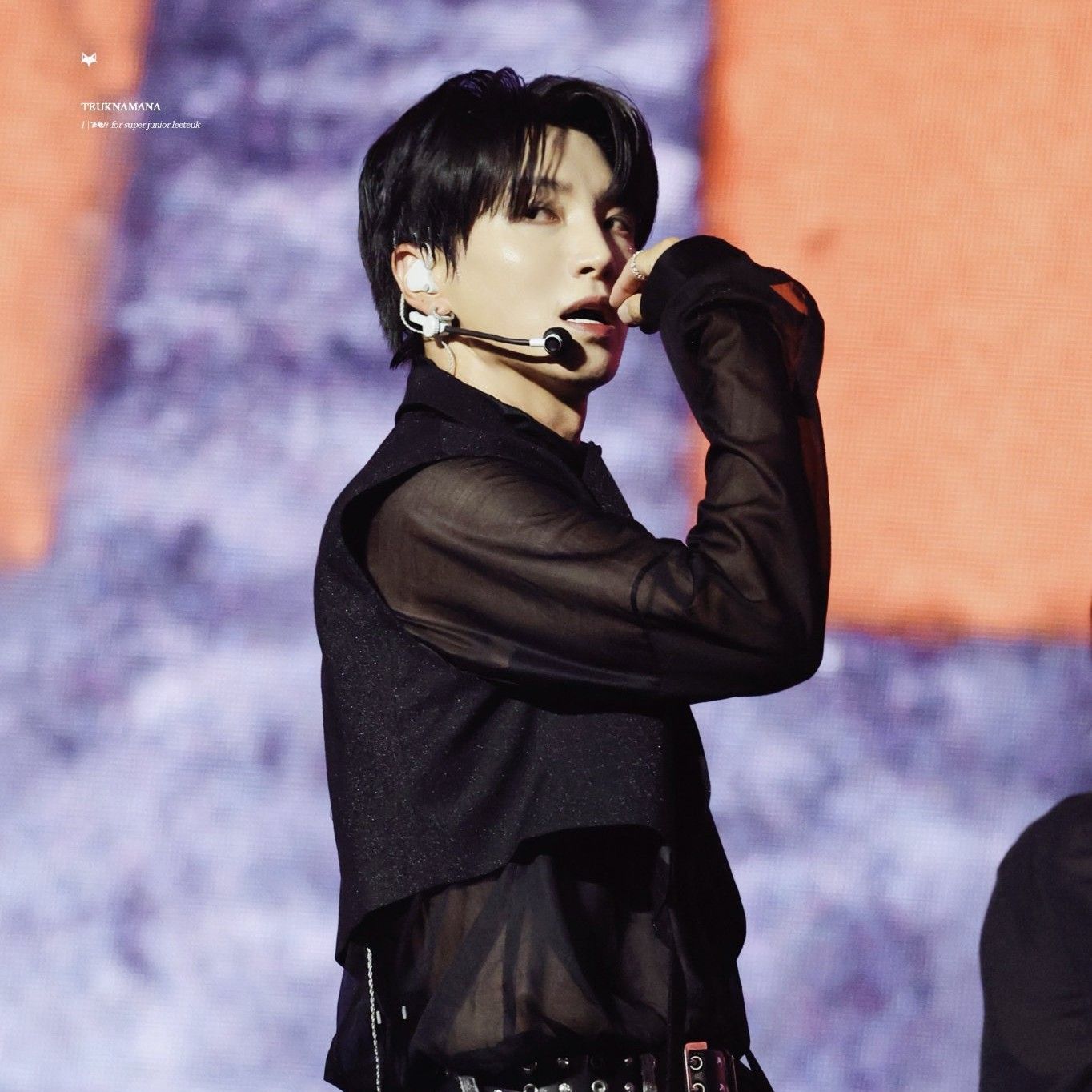 A moment captured by Leeteuk (Super Junior)'s fan