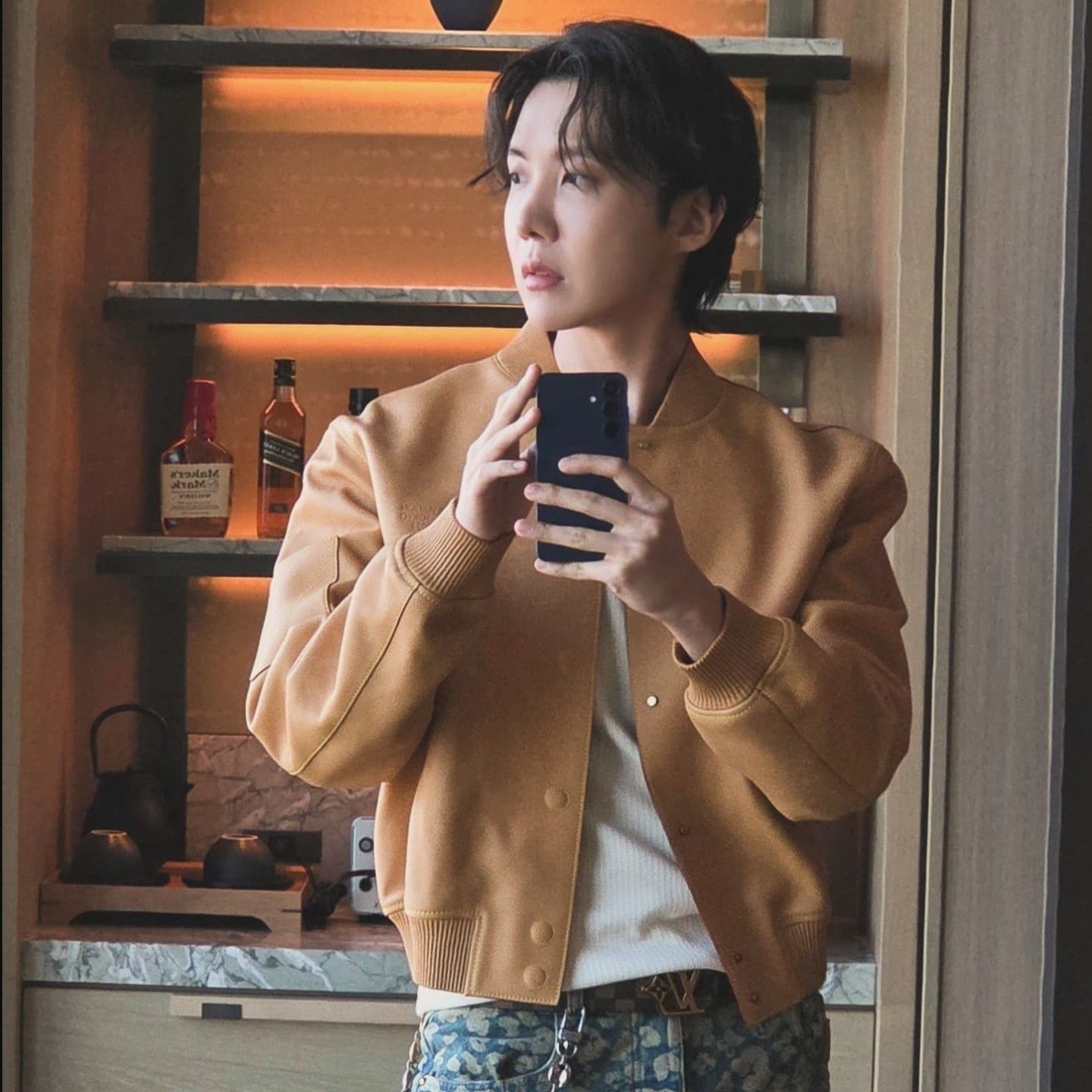 제이홉 (방탄소년단)의 최신 사진