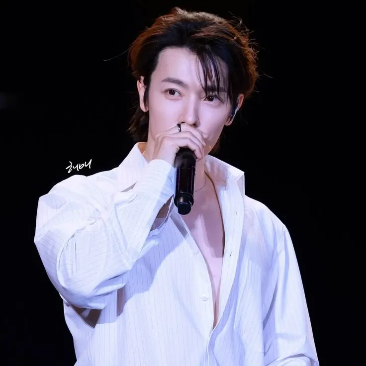 Foto aktivitas terbaru Donghae (Super Junior)