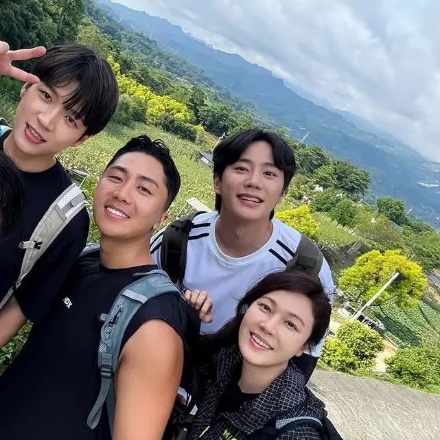 Behind-the-scenes cut of Lee Junyoung