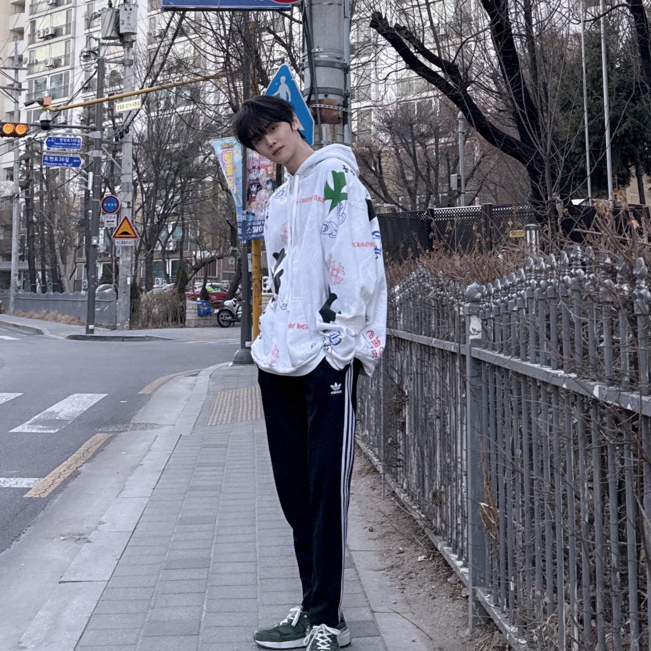 A moment captured by Kim Gyuvin (ZEROBASEONE)'s fan