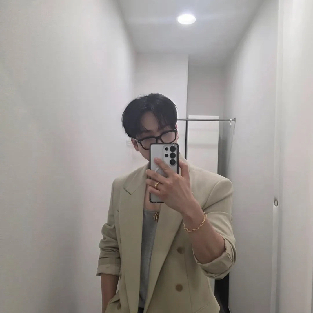 Behind-the-scenes cut of Changbin (Stray Kids)