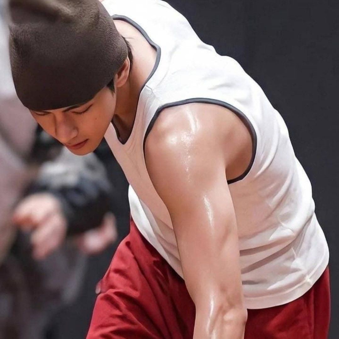 뷔 (방탄소년단)의 최신 사진