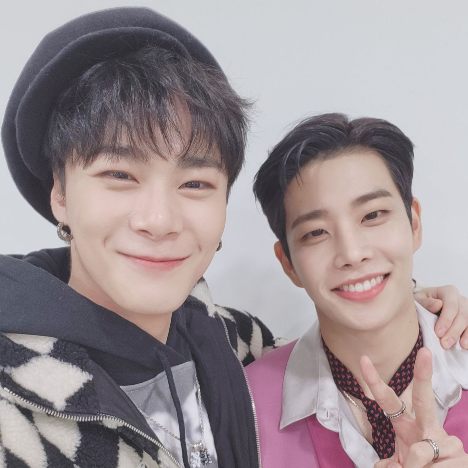 아스트로의 비하인드 컷