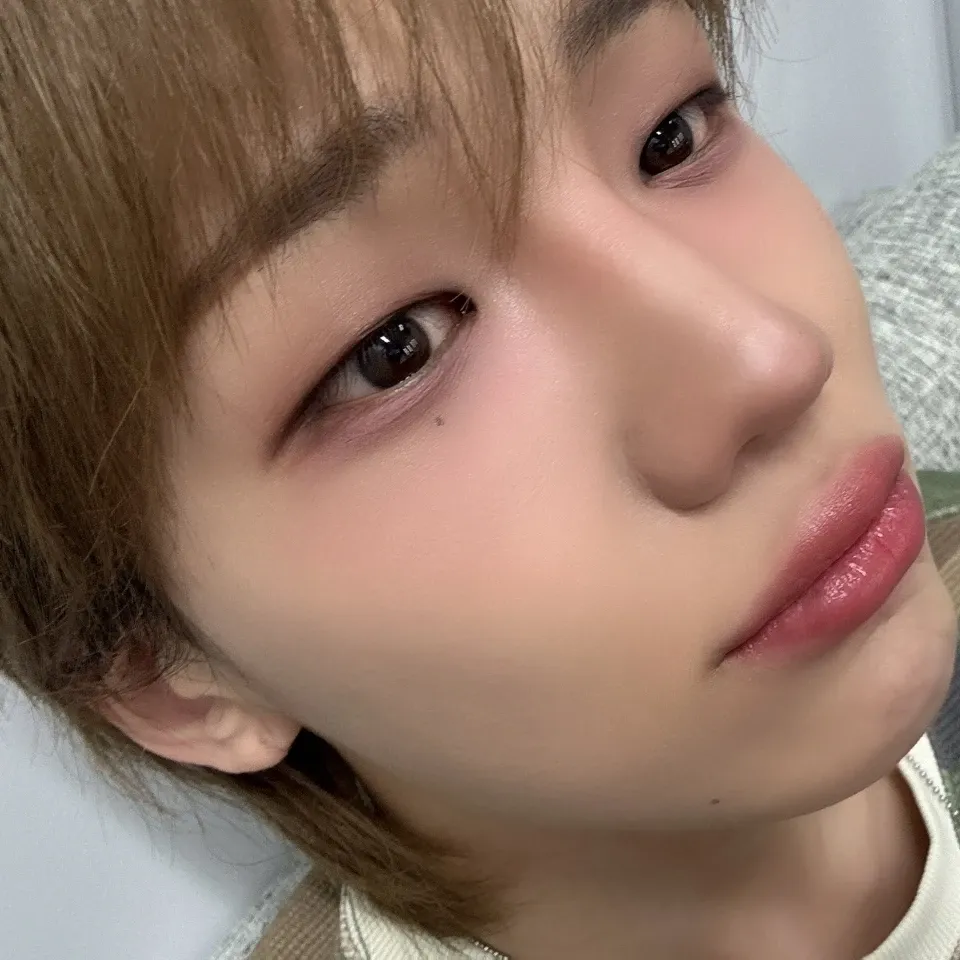 Behind-the-scenes cut of Junhyeok (TNX)