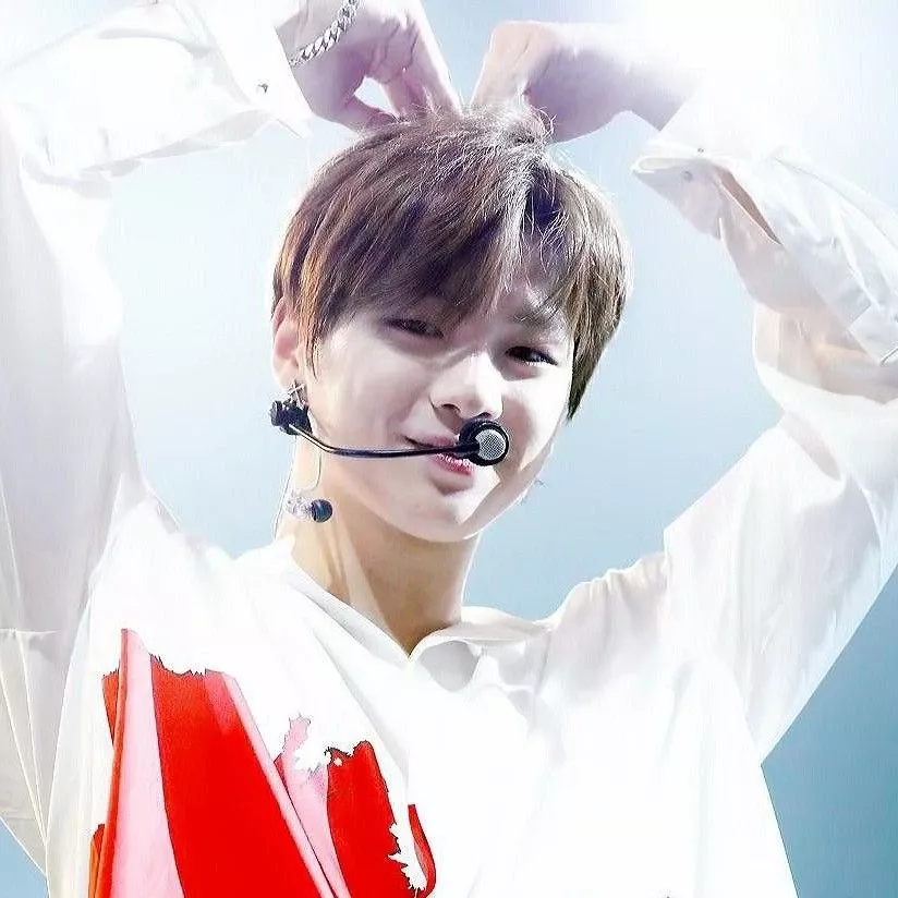 강다니엘의 비하인드 컷