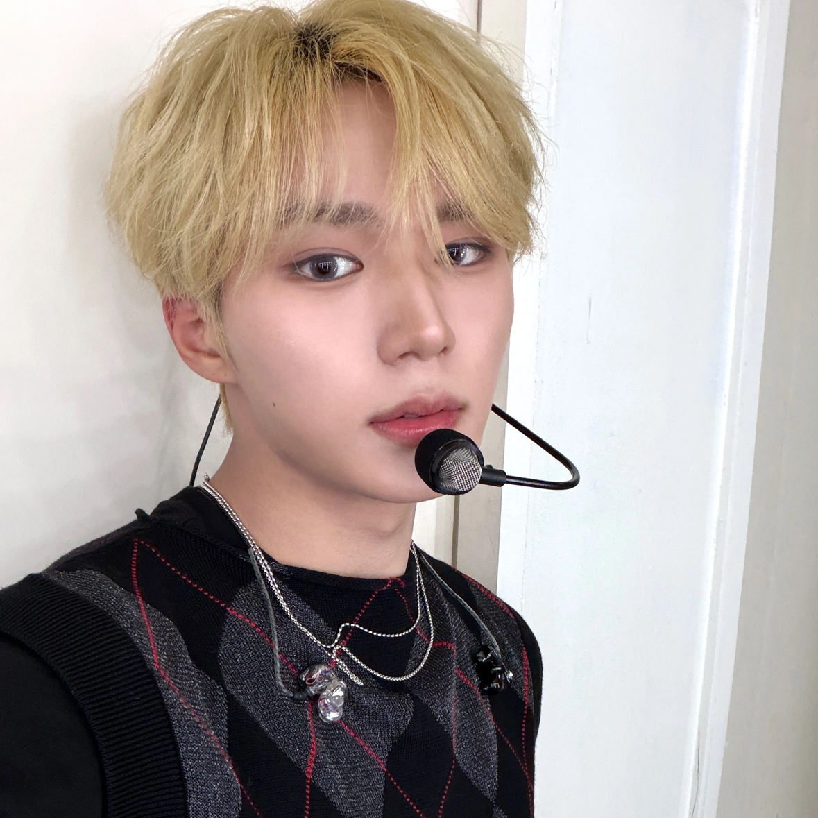 Behind-the-scenes cut of Kim Junseo (ALPHA DRIVE ONE)