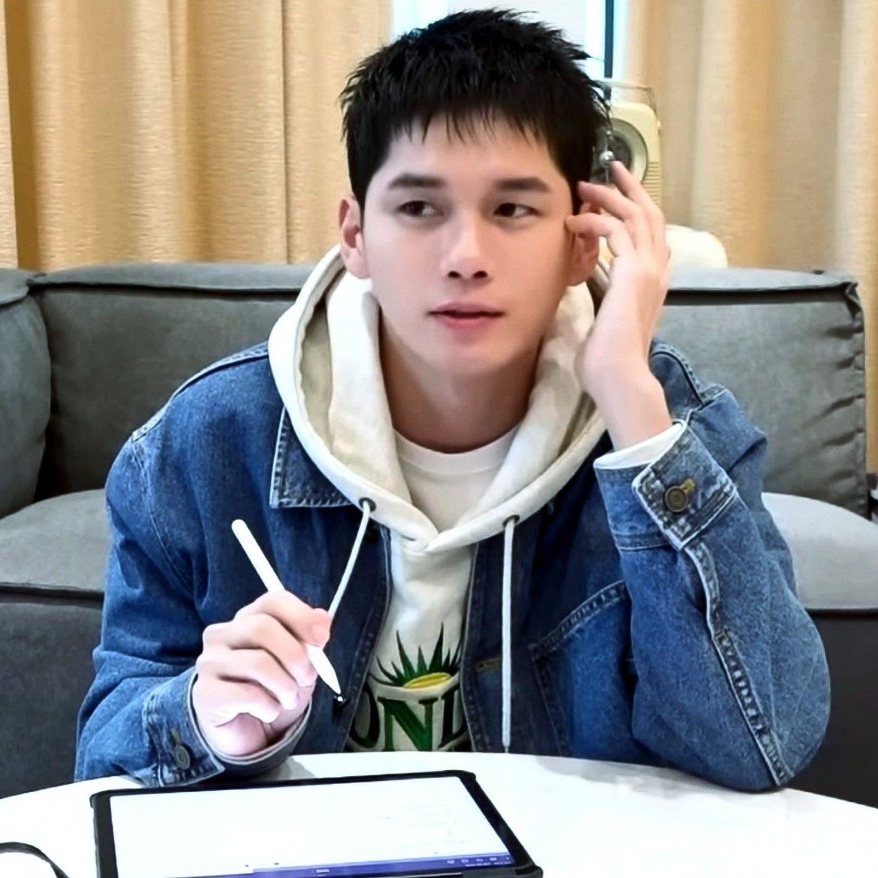 옹성우의 비하인드 컷