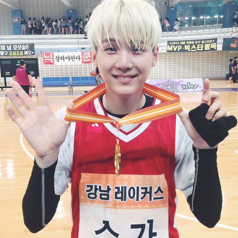 슈가 (방탄소년단)의 최신 사진