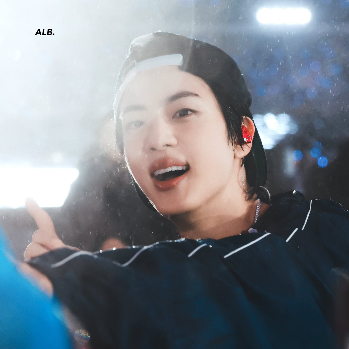 Foto aktivitas terbaru Jin (BTS)