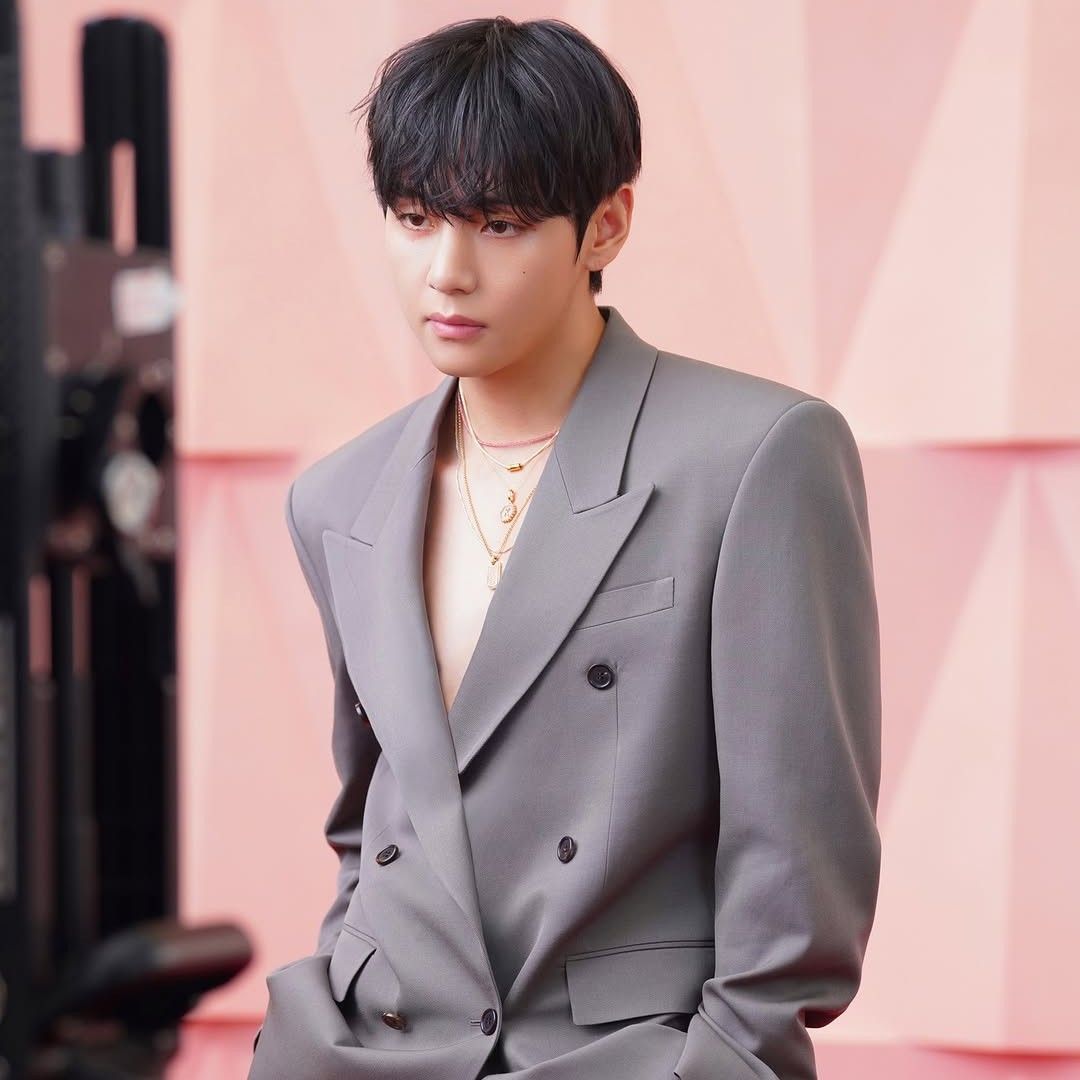 Recent activity shot of V (BTS)