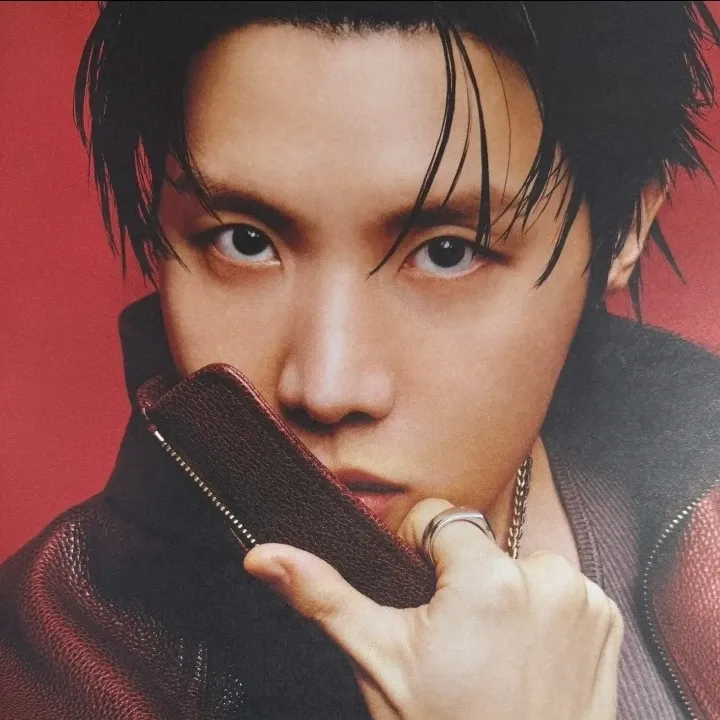 Momen yang diabadikan oleh penggemar j-hope (BTS)